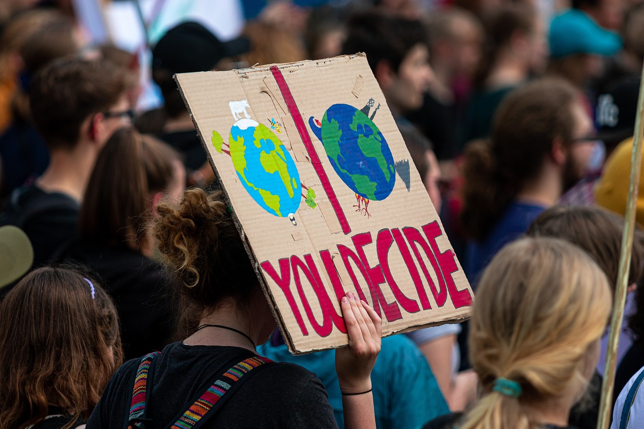 Young people in Europe and Greece are calling for a change in environmental policy